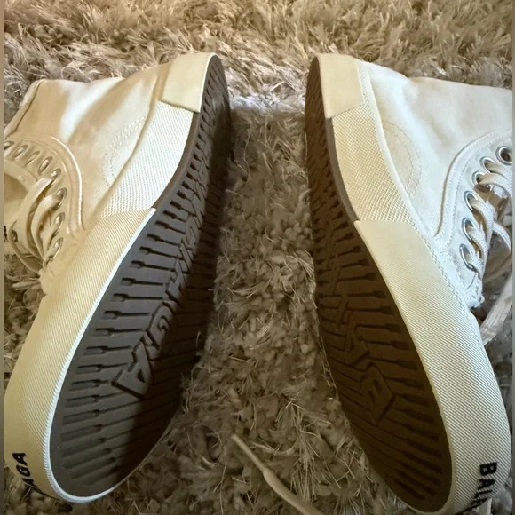 Balenciaga Off-White High-Top Sneakers - Picture 4 of 7